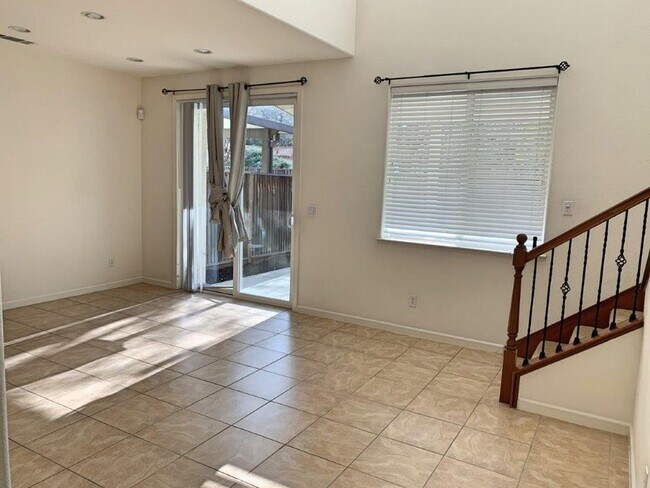Building Photo - NEWER MODERN 3 BEDROOM VACAVILLE *STAR REN...
