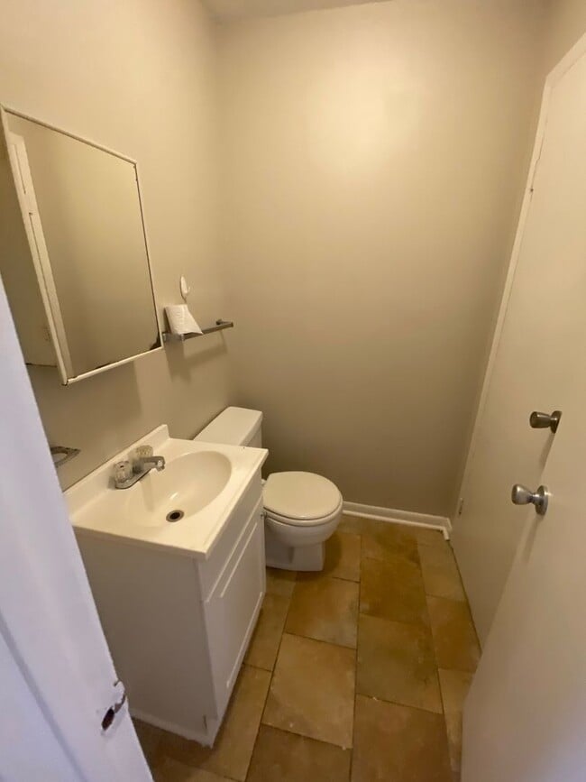 Building Photo - 601 Stratford Dr