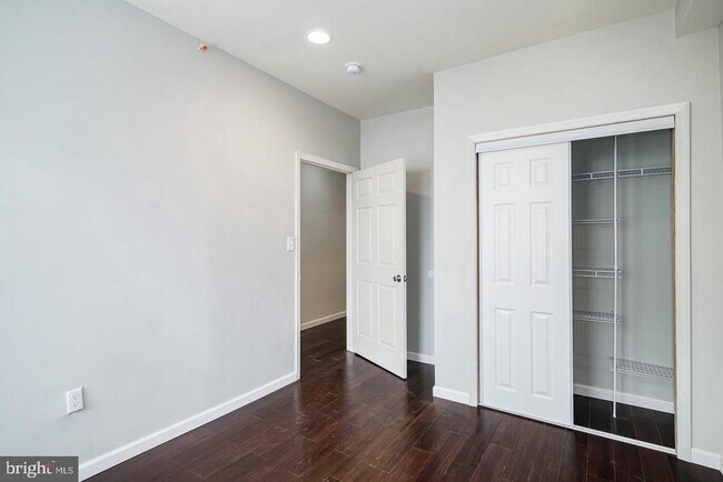 Building Photo - 2408 W Thompson St