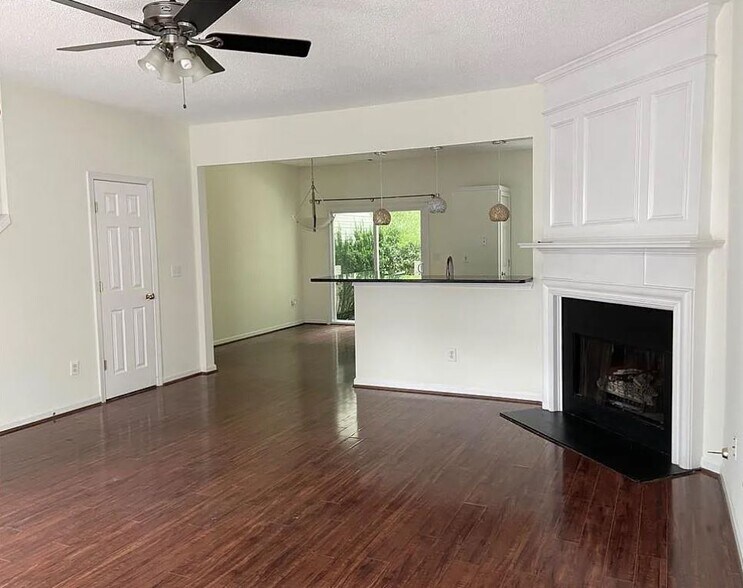 Building Photo - 9155 Nesbit Ferry Rd