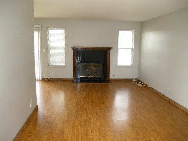Building Photo - 290 Green Knoll Ln