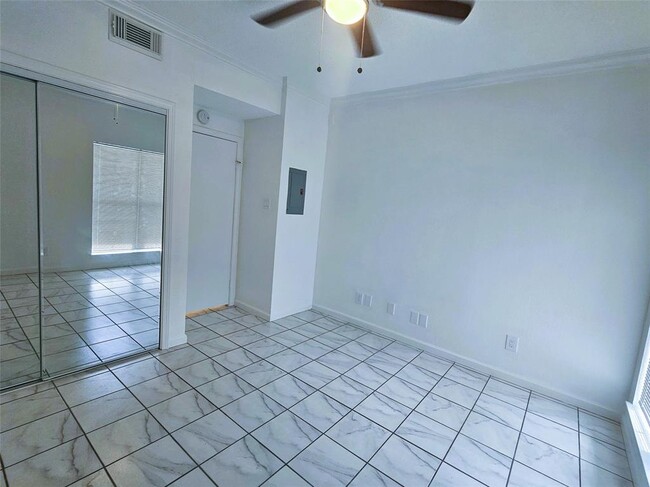 Building Photo - 921 Marine Dr