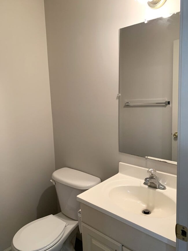 Building Photo - Make This Beautiful 3-Bedroom Townhouse Yo...