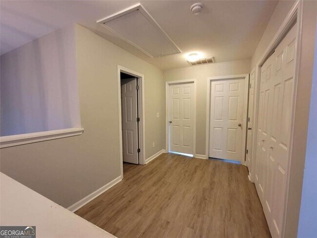 Building Photo - 4005 Labrador Way