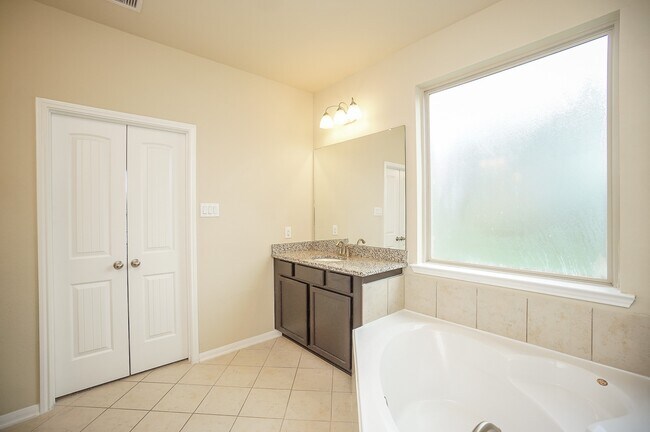 Building Photo - 9506 Bonbrook Bend Ln