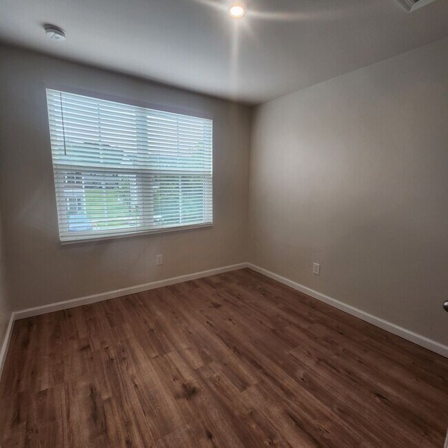Building Photo - 525 Hampton Townes Dr