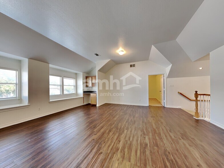 Building Photo - 1506 Melanie Trl