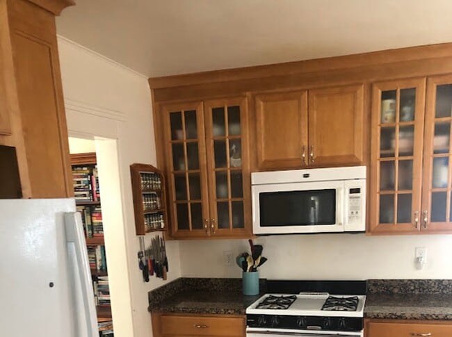 Building Photo - Single-Family Home in Greenbush Neighborhood!