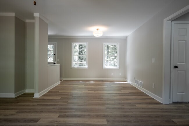 Building Photo - 1051 Crooked Creek Rd