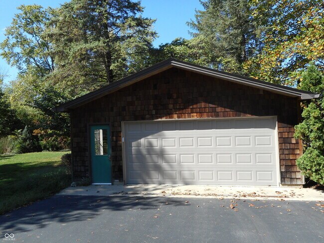 Building Photo - 740 W Auman Dr