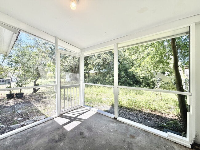 Building Photo - 605 64th Ave W