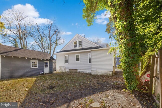 Building Photo - 27 E Groveland Ave