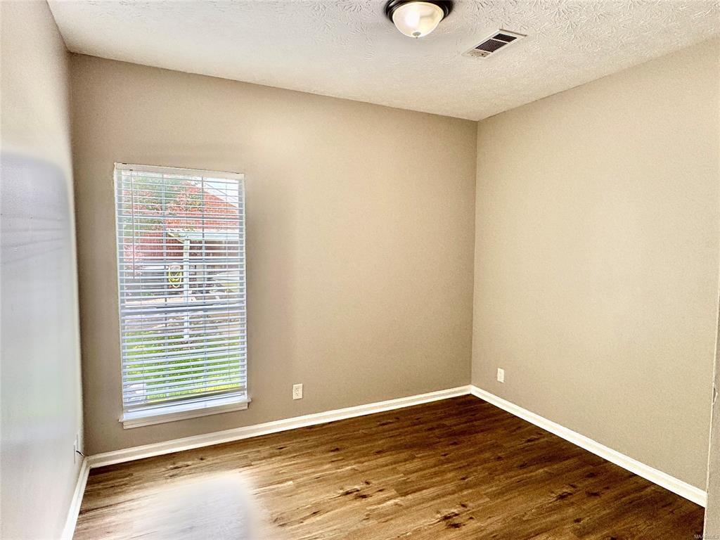 Building Photo - 1520 Hogan Rd