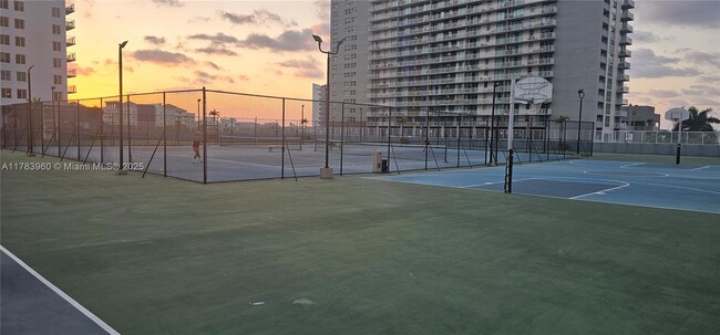 Building Photo - 800 N Miami Ave