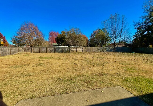 Building Photo - Beautiful 3 Bedroom, 2 Bathroom Home in Ce...