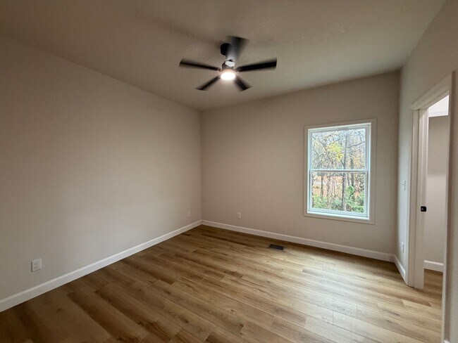 Building Photo - 325 Houghton St