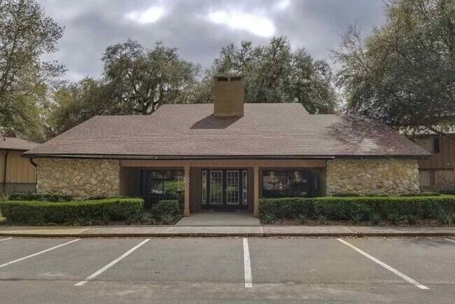 Building Photo - Great location, 2/2 close to UF , Shopping & Dining