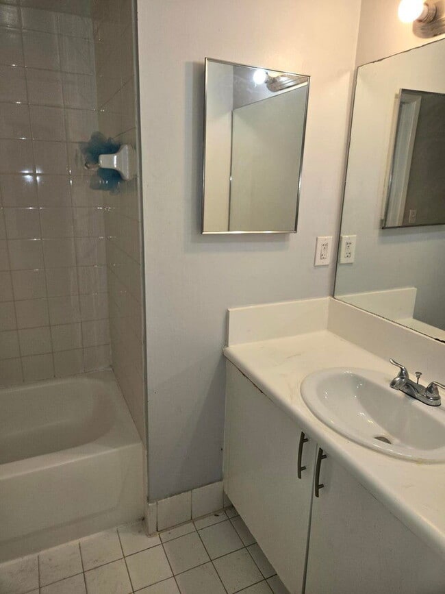 Building Photo - 7832 Sonoma Springs Cir