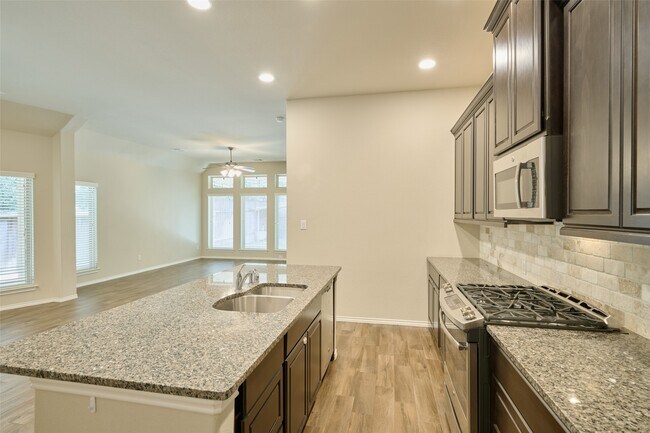 Building Photo - 103 Sunrise Haven Dr