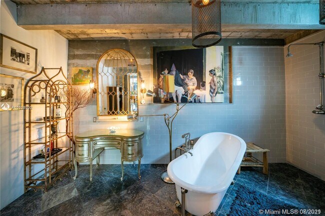 Building Photo - 681 NE 57th St