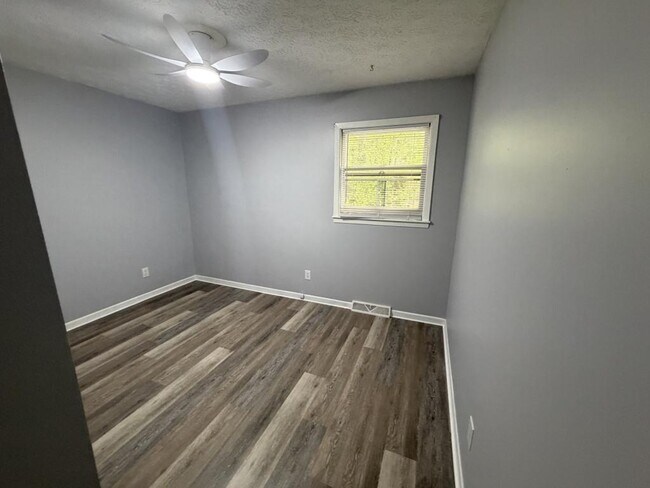 Building Photo - 300 Car-Mol Dr