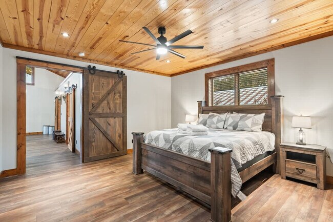 Building Photo - 299 Westview Dr