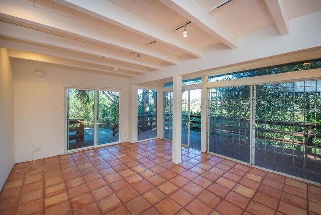 Building Photo - Anaheim Hills