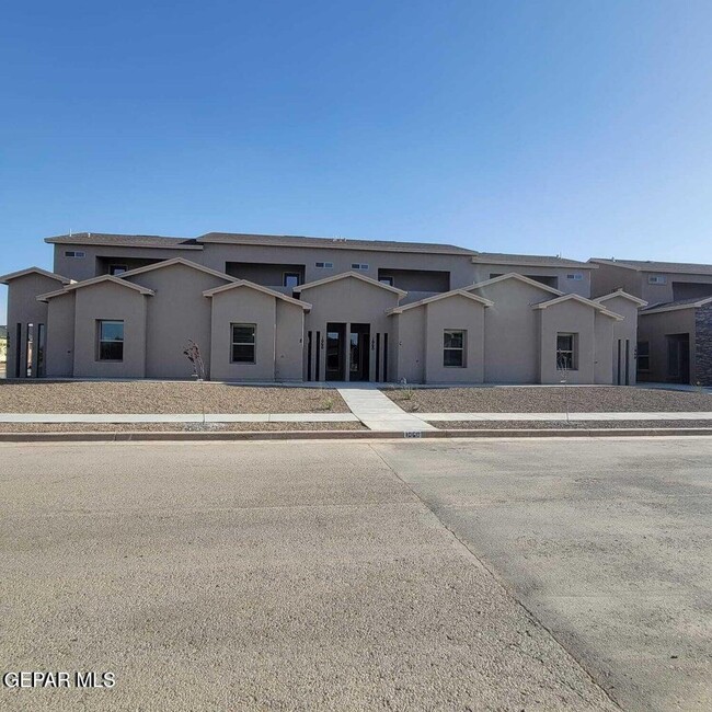 Primary Photo - 1060 Hoppas St