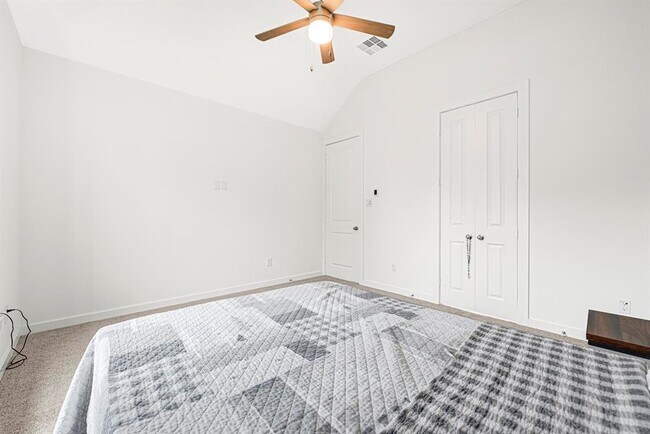 Building Photo - 12331 Palmetto Dr