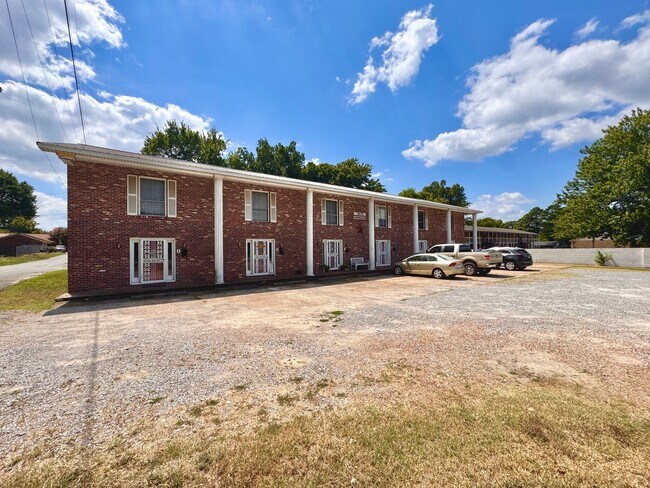 Primary Photo - 2/1.5 1400sqft Townhouse with Water, Trash...