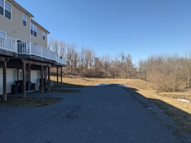 Building Photo - 3 Bedroom Townhouse For Rent in Charming Waynesboro, PA