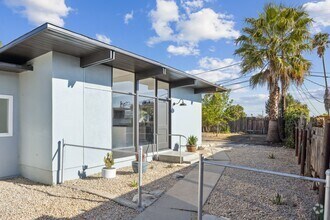 Building Photo - Creston Dr. Duplex