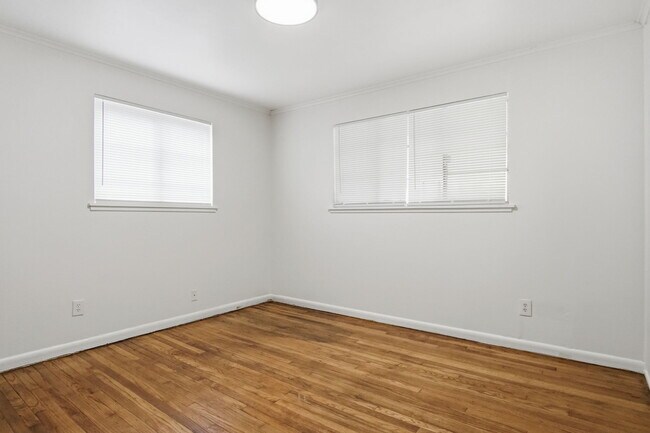 Building Photo - 846 Marilyn St