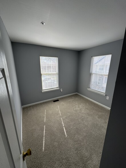 Room 1 - 11440 Dunloring Pl