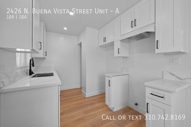 Building Photo - 2426 N Buena Vista St