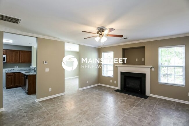 Building Photo - 3 Bedroom Pet-Friendly Home in Greensboro, NC with Main Street Renewal
