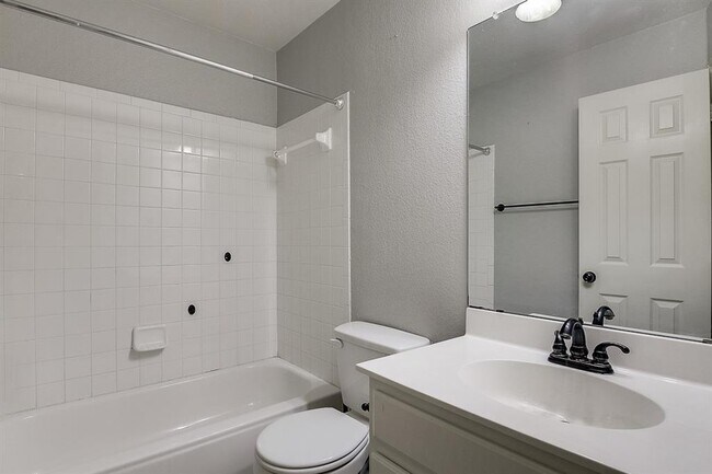 Building Photo - 4811 Mather
