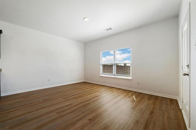 Building Photo - 317 Cres Park Dr