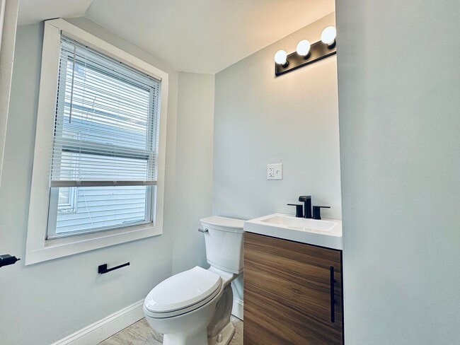 Building Photo - 10 Kensington St