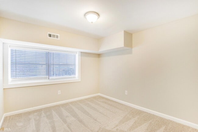 Building Photo - 3661 Collins Dr