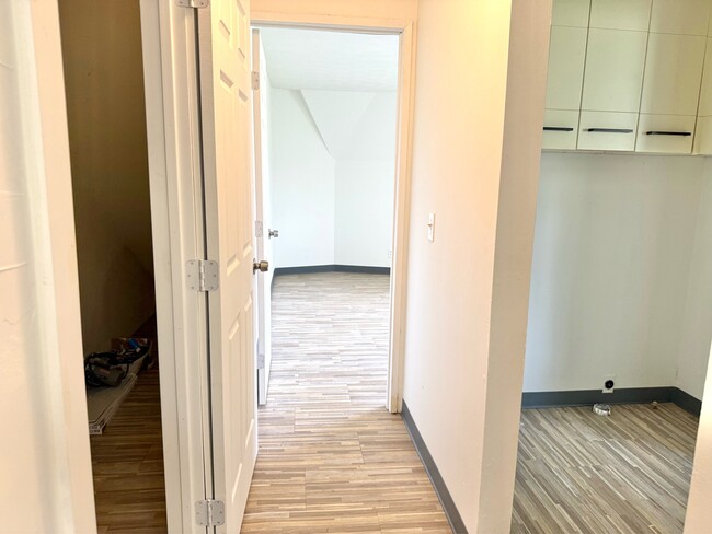 Building Photo - 14-3431-3431 Forest Rd