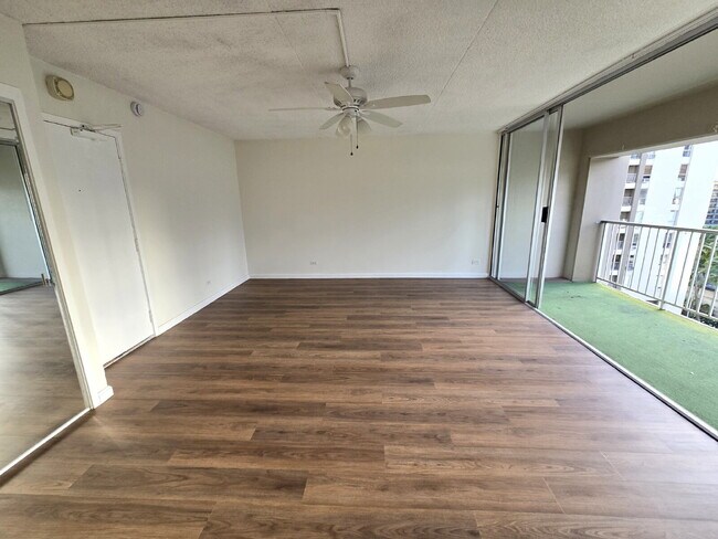 Building Photo - Spacious 2br/1.5ba/2pkg Condo in Waikiki