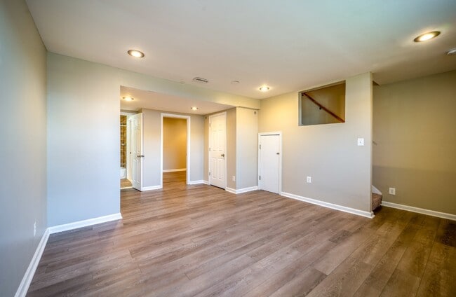 Building Photo - Spacious 3-Level Townhouse with Finished Basement and Fenced Patio