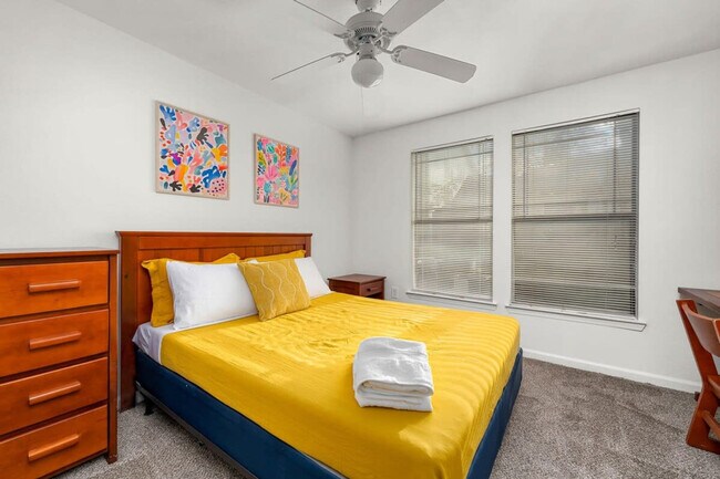 Building Photo - 2602 Cabin Ct