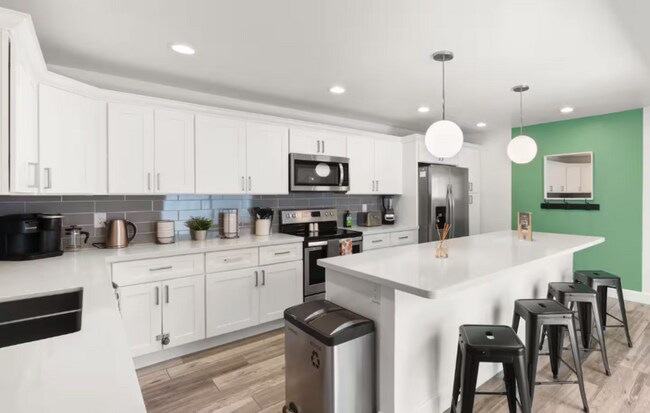 Building Photo - 8206 E Orange Blossom Ln