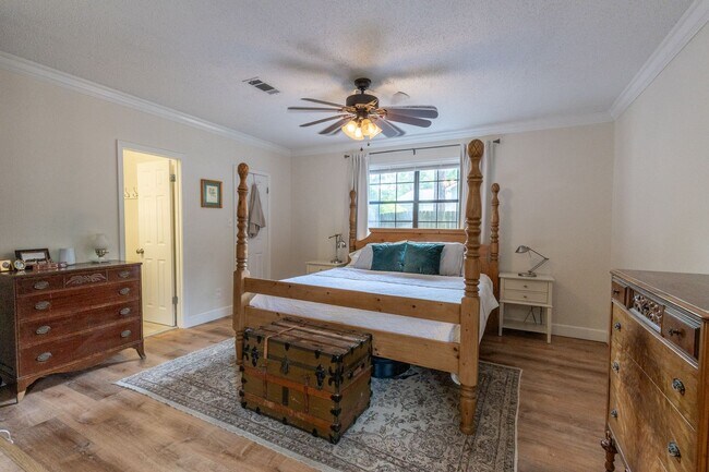 Building Photo - Coming Soon – Home in Lake Forest! | 100 S...