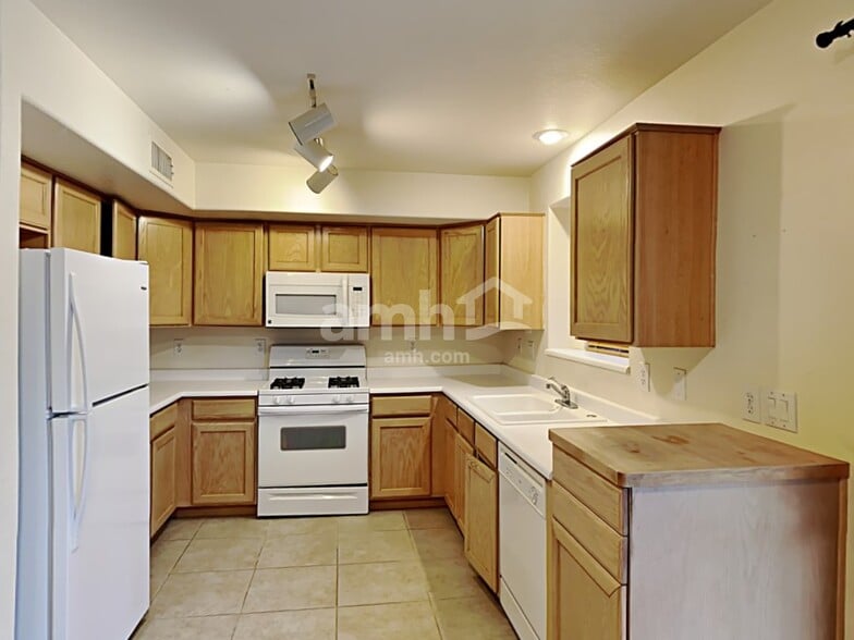 Building Photo - 11439 E Persimmon Ave