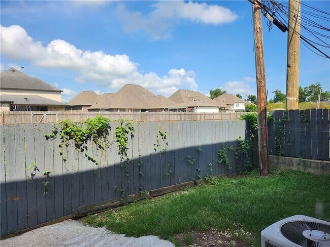 Building Photo - 44 Carriage Ln