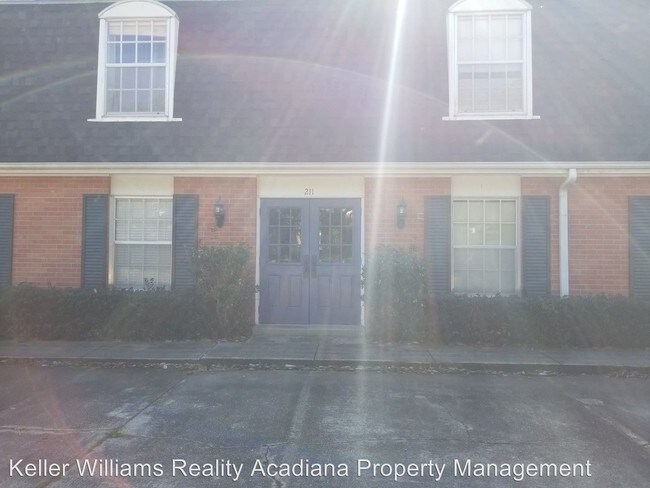 Building Photo - 2 br, 1 bath House - 211 Versailles Unit 10
