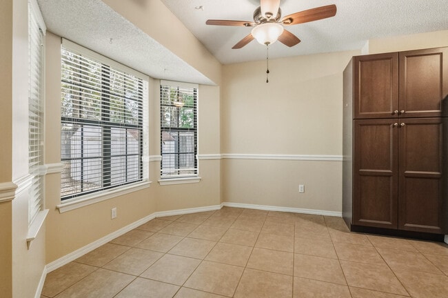 Building Photo - 206 Esmond Ct